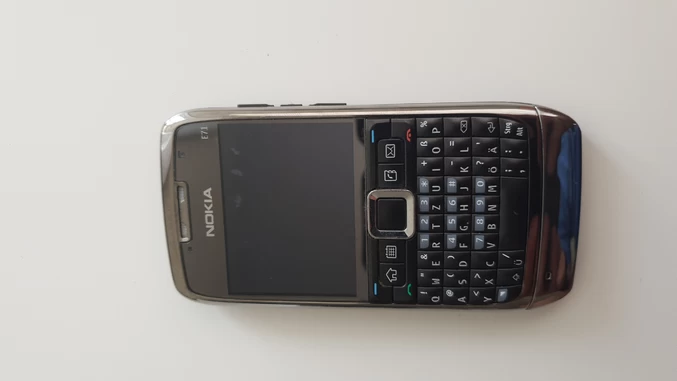 Nokia E71 レッド グローバル版 Nokia E71 review
